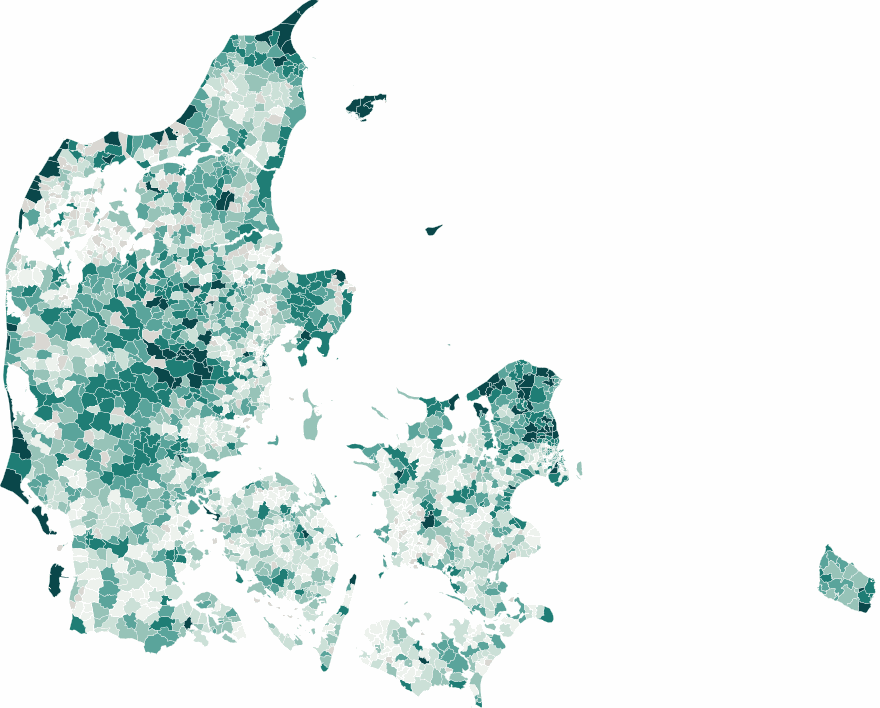 The same map of Denmark shaded by the composite ecological-quality bioscore. The farmland belt that looked green now scores low, while coasts, dunes and the central-Jutland lake district score high.